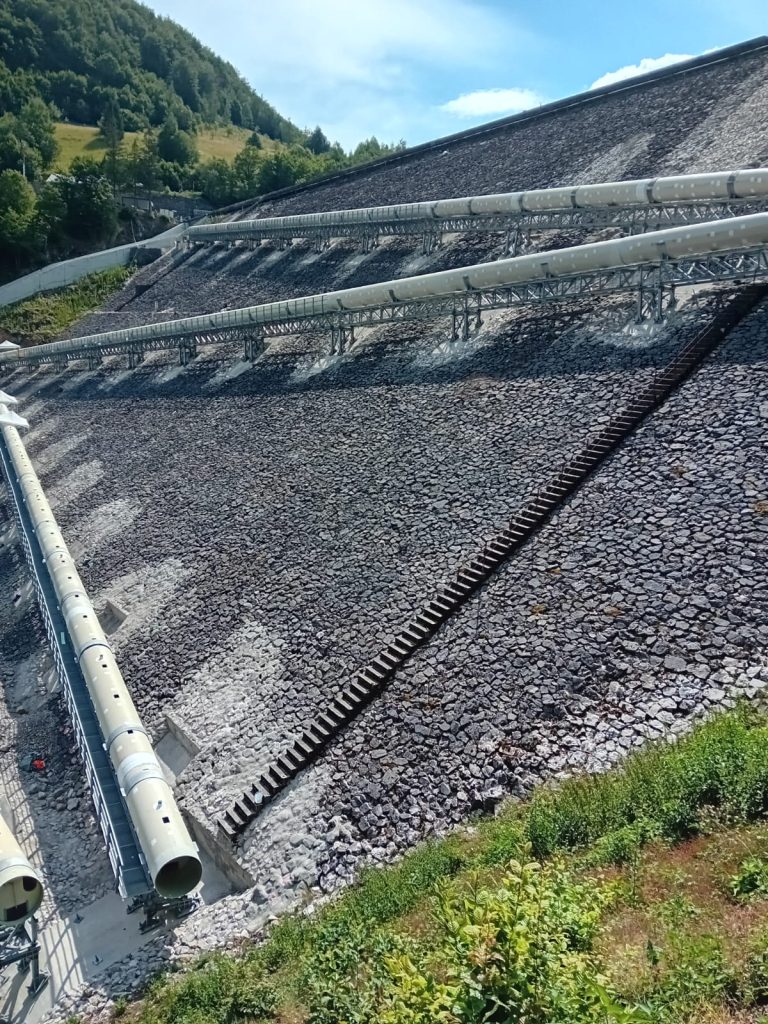 RAM project: Pipework on the stone-covered slope of Lesu Dam in Bihor