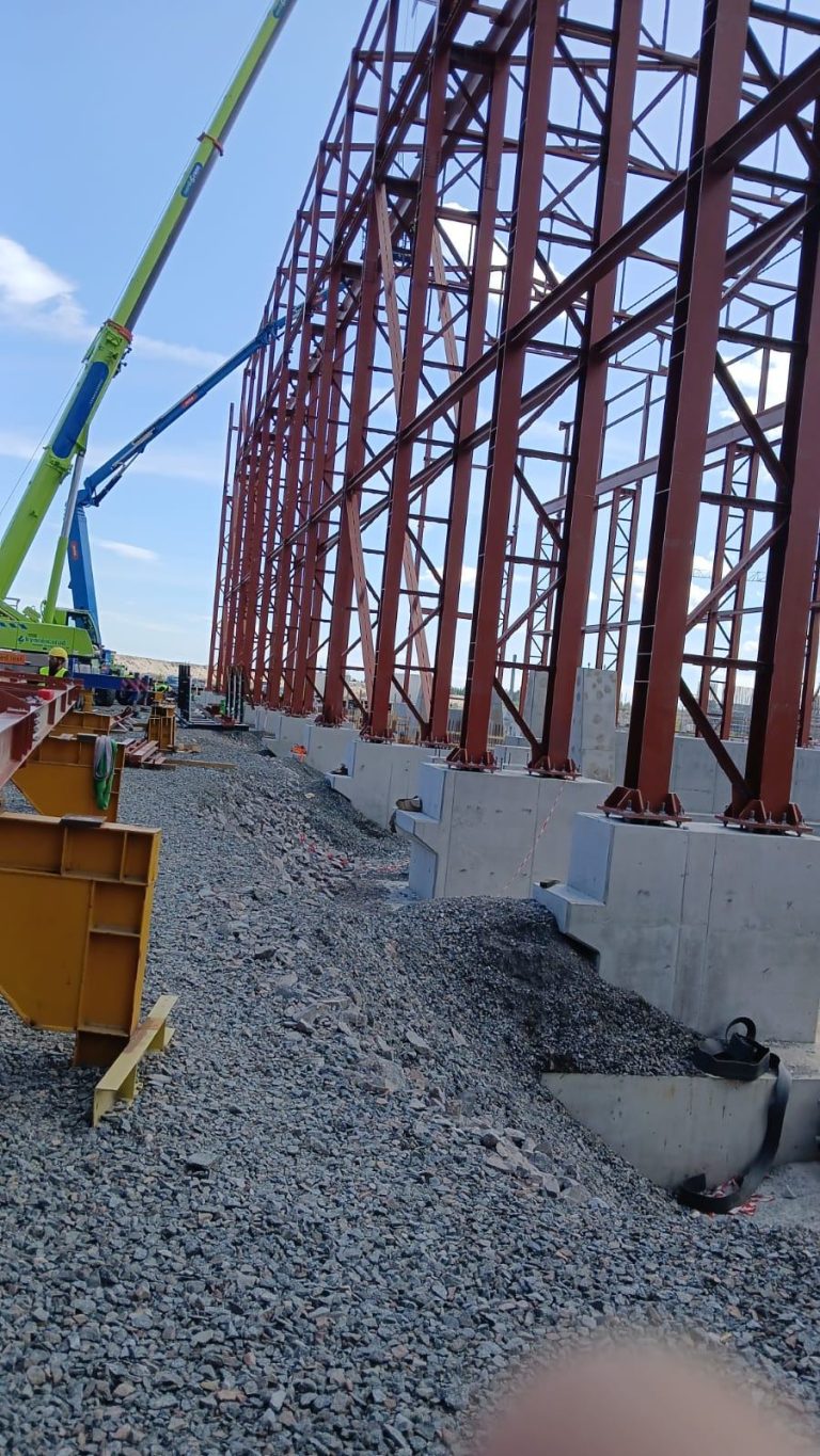 RAM project: Steel columns on concrete foundations and access equipment at the data center project in Sweden