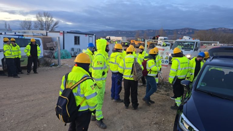 RAM project: Workers in high visibility clothing gathering at the Burgos solar park construction site